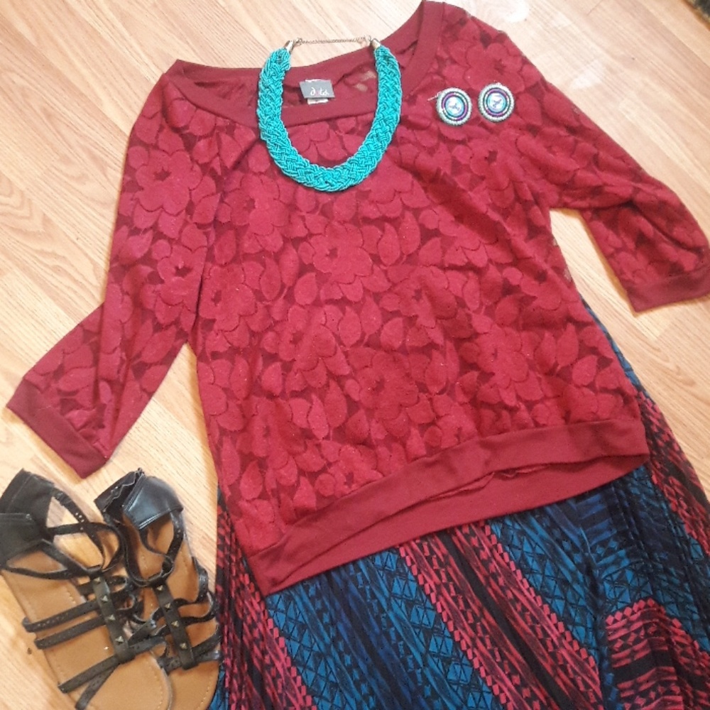 Dark red lace top XL